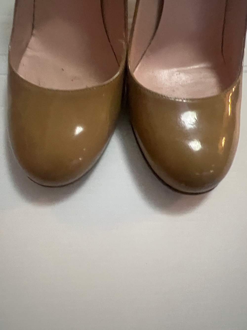 KATE SPADE OLIVE PATENT ROUND TOE LEATHER PUMPS SIZE 9 1/2 - Picture 4 of 9